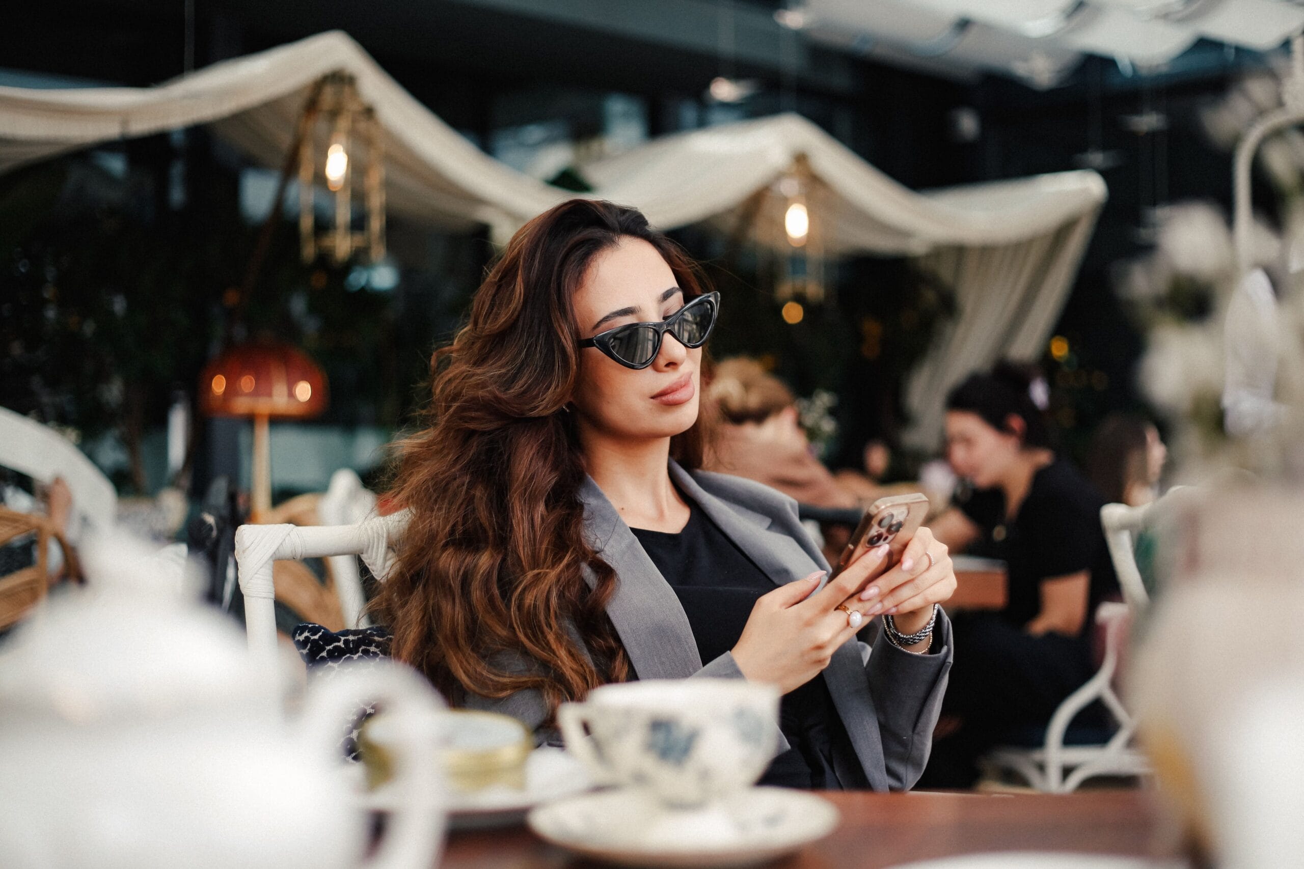 how to wear pearls casually at cafe modern lifestyle