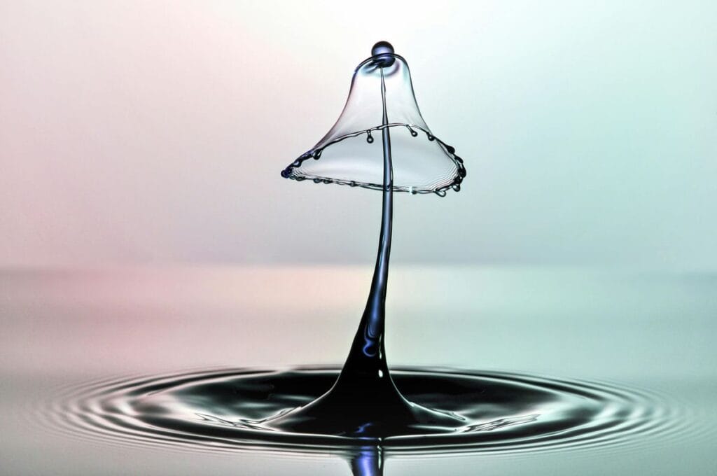 Can freshwater pearls get wet? Water droplet collision macro - pearl care