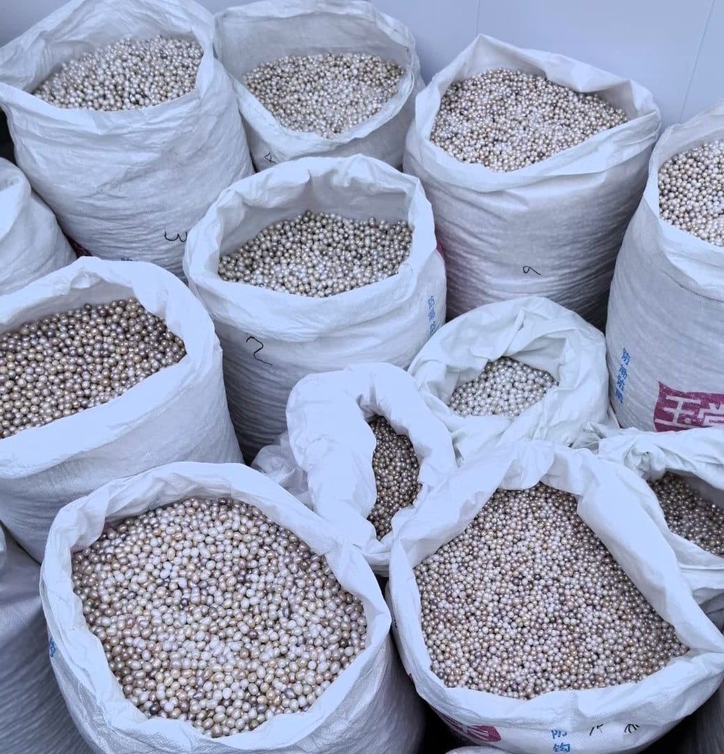 Source pearls at Zhuji by the sack
