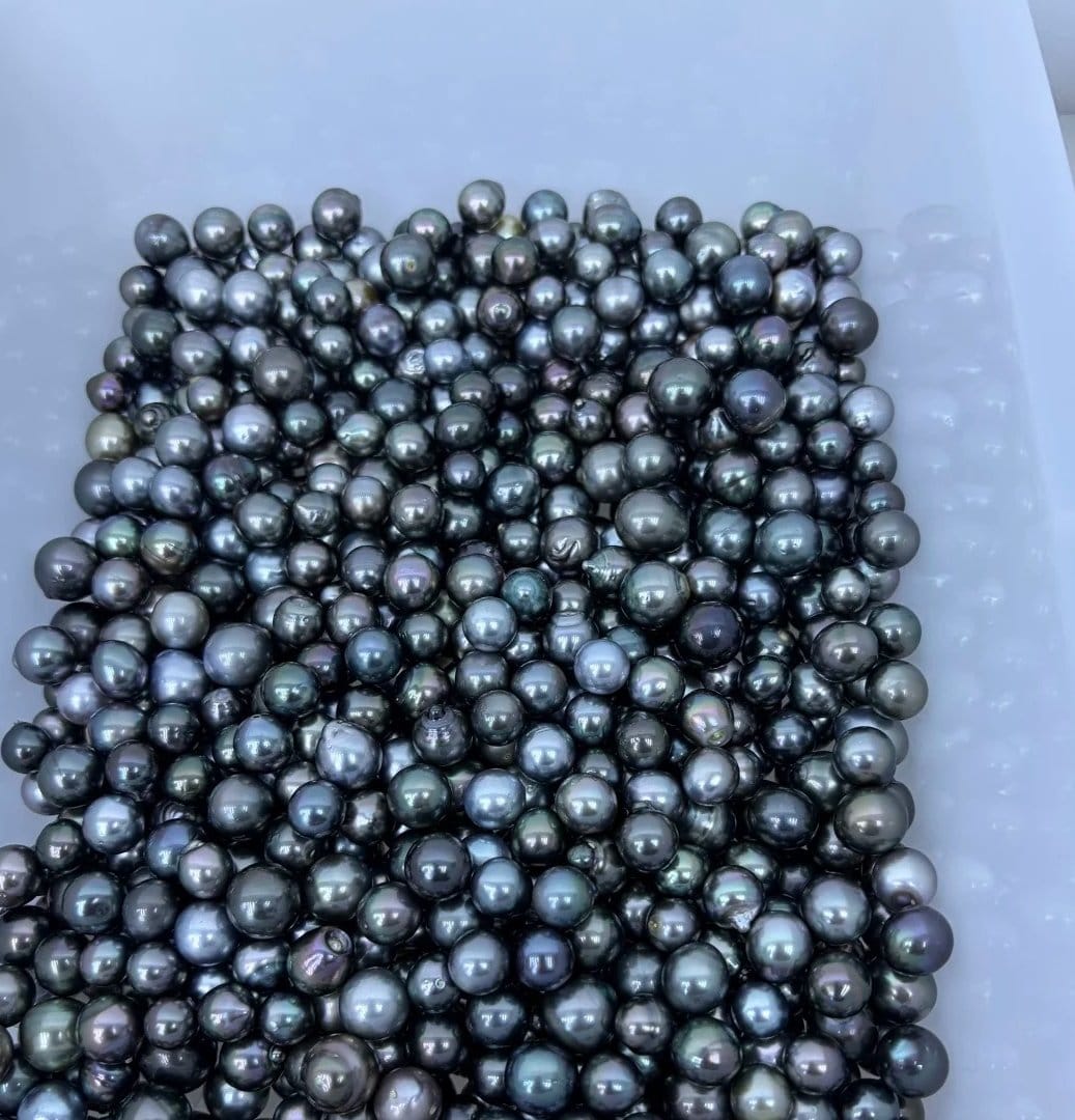 Buying freshwater pearls directly at Zhuji market