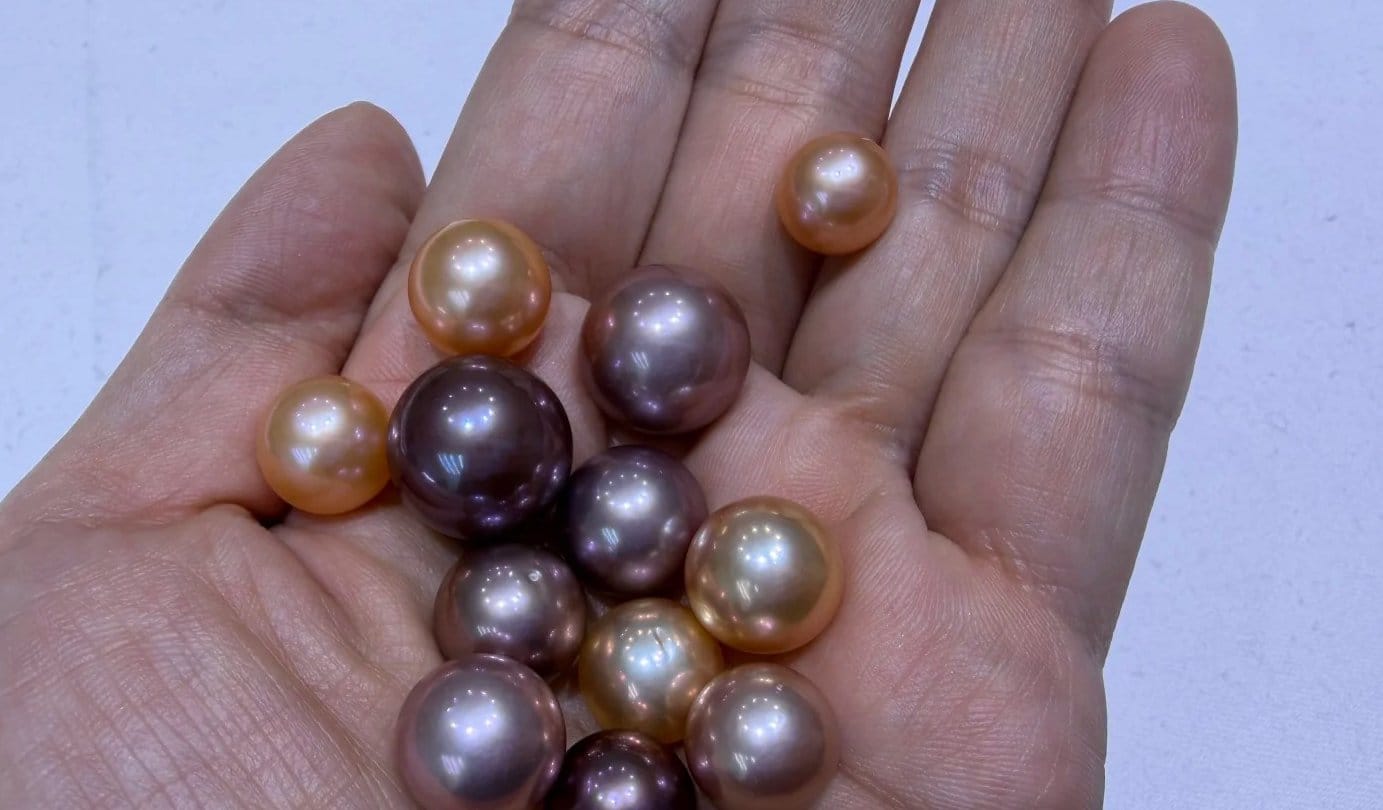 Pearl jewelry gift for mom at Zhuji